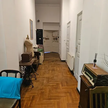 Vintage Heaven Oasis Hostel