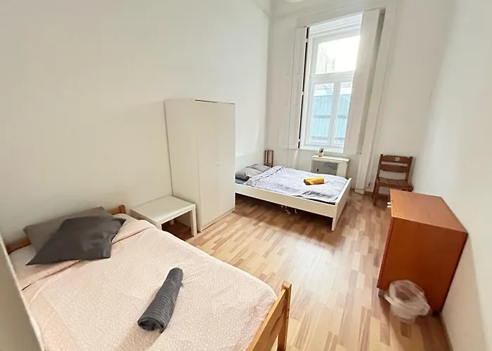 Vintage Heaven Oasis Hostel *